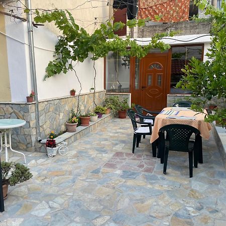 Luigi Guest House Gjirokastër Exterior foto